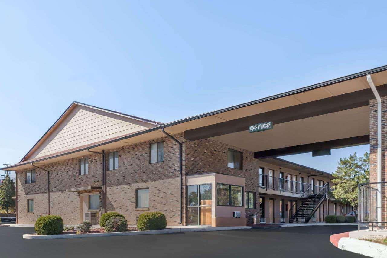 Travelodge By Wyndham Clarksville Exteriér fotografie