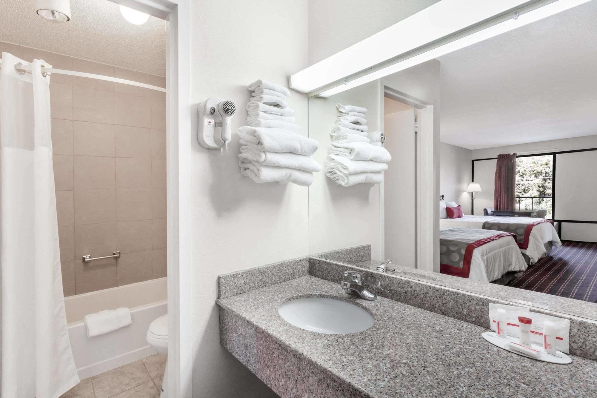 Travelodge By Wyndham Clarksville Exteriér fotografie