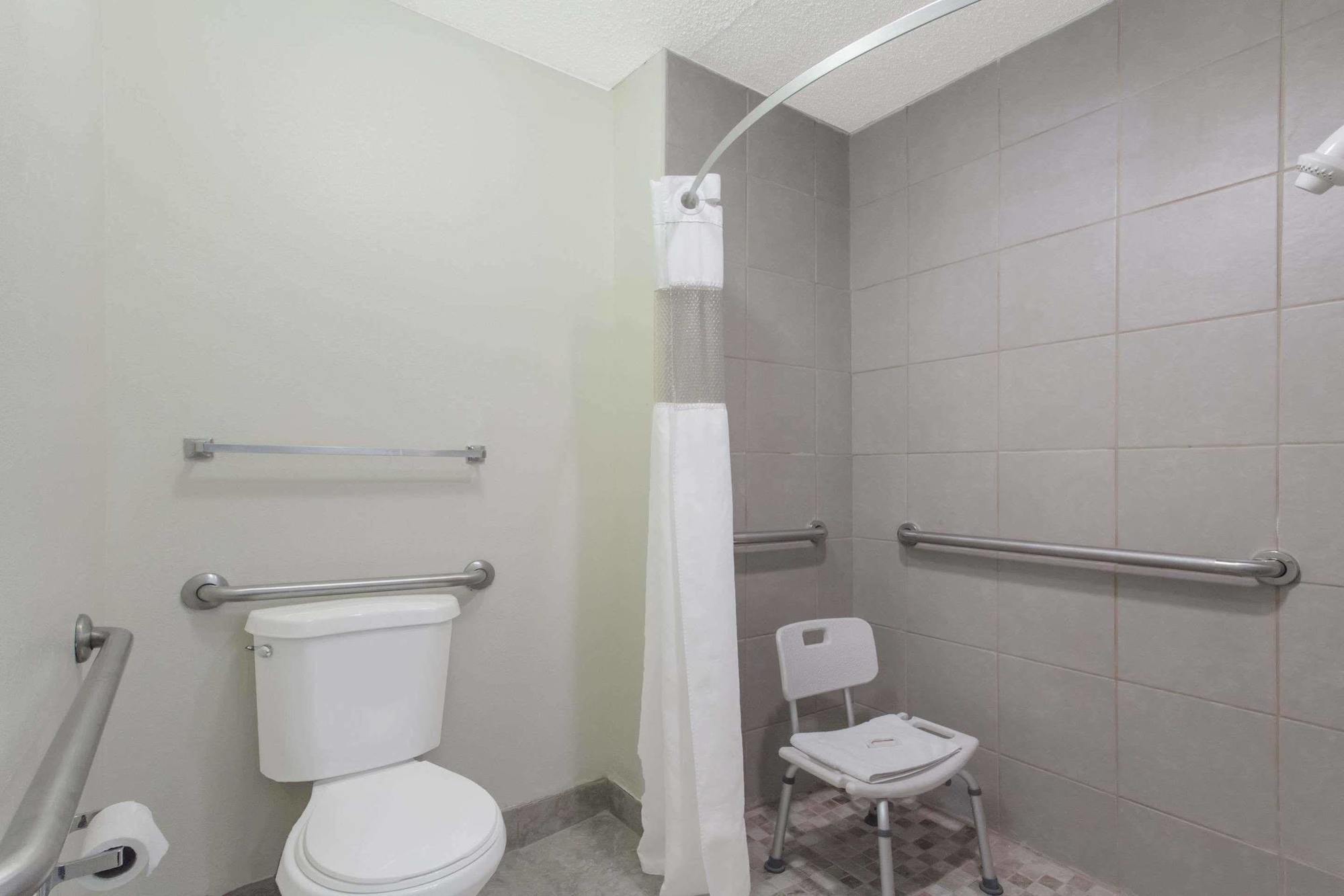 Travelodge By Wyndham Clarksville Exteriér fotografie