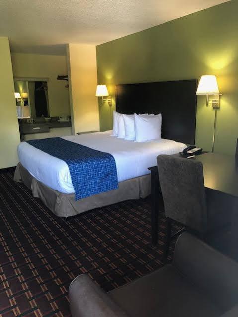 Travelodge By Wyndham Clarksville Exteriér fotografie